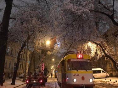 Фото 76 — На юге Украины из-за снега закрыли дороги, фуры не пускают даже в Киев (ФОТО, ВИДЕО)