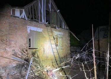 Фото 3 — Россияне ночью атаковали Никополь: один человек пострадал