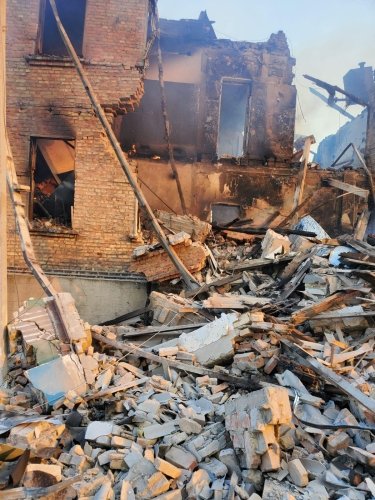 Фото 3 — Россия нанесла авиаудар по школе в Луганской области — погибли 60 человек