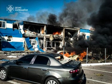 Фото 6 — Росіяни вдарили по заводу "Яготинське для дітей" на Київщині, є загиблі (ФОТО)