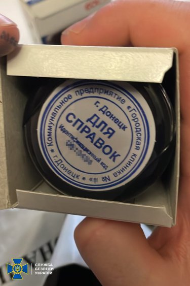 Фото 6 — Помогали россиянам "трудоустроиться" в странах ЕС: в Киеве разоблачили масштабную схему продажи поддельных документов