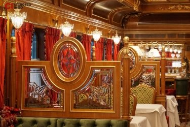 Фото 4 — Люксовий вагон, склянки з російським гербом та золотий унітаз. У Пущі-Водиці знайдено "золотий вагон" Віктора Медведчука (ФОТО, ВІДЕО)