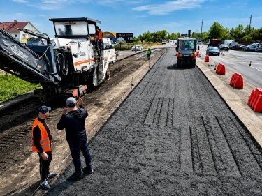 Фото 2 — Ключову дорогу до Словаччини ремонтують: що вже зробили