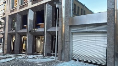 Фото 7 — Росія атакувала Київ ракетами та дронами: зруйновано будинки та торговельний центр, є загиблі та поранені (ФОТО)