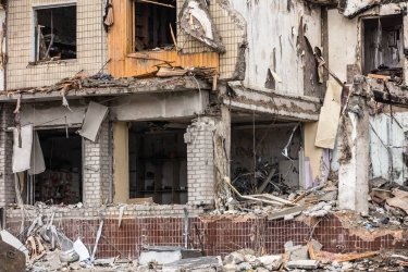 Фото 2 — В Днепре продолжаются поиски еще 25 жителей разрушенного российской ракетой дома (ФОТО)