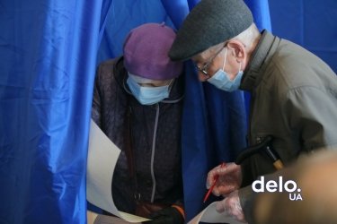 Фото 7 — День выборов: как Украина голосует во время пандемии (ФОТОРЕПОРТАЖ)