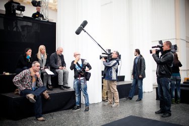 Фото 18 — Ольга Громова объяснила, зачем сожгла на глазах у публики сделанную с помощью лазера коллекцию (ФОТО)