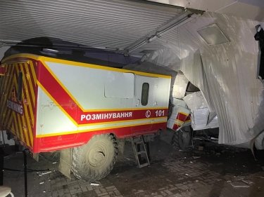 Фото 4 — Россияне ударили по части ГСЧС в Донецкой области, погиб спасатель (ФОТО)
