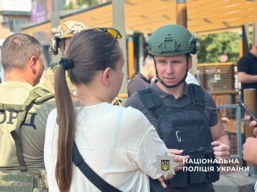 Фото 8 — Стрілянина у McDonald's в Черкасах: є поранений, персонал та відвідувачів евакуювали (ФОТО)