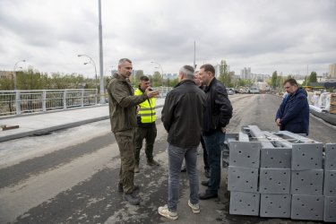 Фото 6 — Кличко озвучив термін запуску Подільського мосту для автівок (ФОТО)