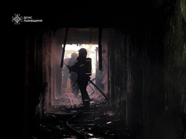 Фото 10 — Пожежа у львівському готелі "Власта" сталася через вибух батареї електроскутера (ФОТО, ВІДЕО)