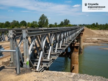 Фото 5 — На Буковине заработал временный мост через Прут вместо демонтированного (ФОТО)