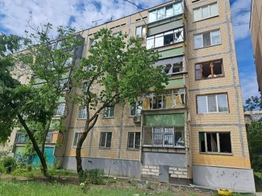 Фото 5 — Оккупанты дважды обстреляли Никополь из тяжелой артиллерии: повреждены пятиэтажки, есть раненая (ФОТО)