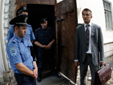 Фото 4 — Милиция силой вернула государству имущество "Надра Украины" (фото)