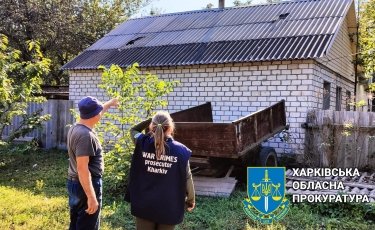 Фото 5 — На центральной площади Волчанска из-за вражеского обстрела погиб велосипедист (ФОТО)