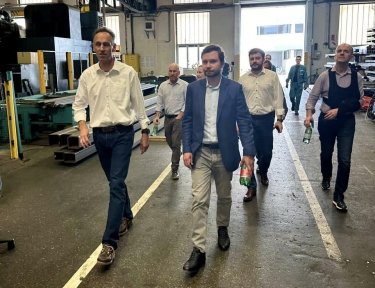 Фото 5 — На судна "Українського дунайського пароплавства" встановлюють двигуни Mitsubishi (ФОТО)