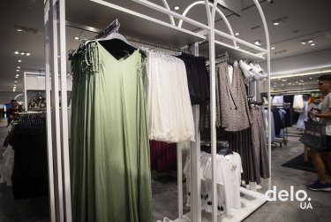 Фото 40 — Первый пошел: как флагманский магазин H&M в Lavina Mall открывали — фото