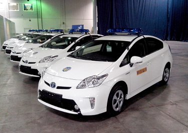 Фото 2 — Япония передала украинской милиции автомобили Toyota Prius