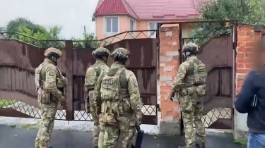 Фото 6 — Полиция разоблачила мошенников, выманивших у военных и волонтеров 20 миллионов гривен (ВИДЕО)