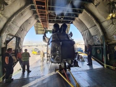 Фото 3 — Украинский самолет Ан-225 "Мрия" перевез из Кабула три вертолета Puma ВВС Британии (ФОТО)