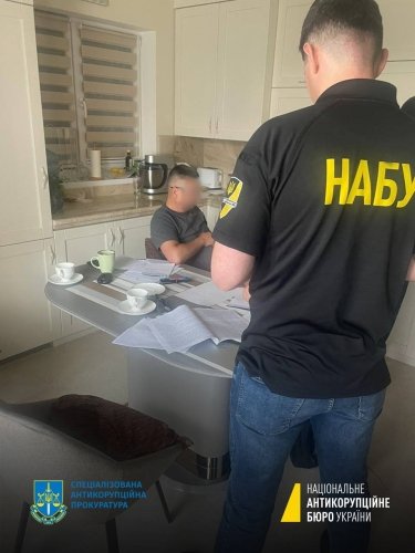 Фото 3 — НАБУ задержало главу Тернопольского облсовета и заместителей главы ОВА при получении взятки (ФОТО)