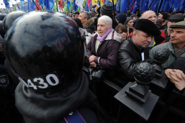 Фото 7 — Политические итоги дня: Митинги и оппозиция не помогли Киеву с выборами