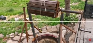 Фото 3 — "Вода не питьевая, но другой нет": в Мариуполе местные жители обустраивают импровизированные колодцы (ФОТО)