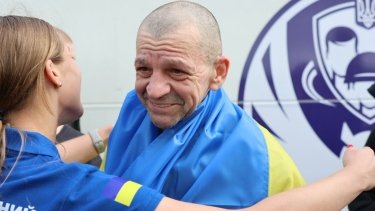 Фото 4 — В День Независимости состоялся обмен пленными: домой вернули военных и гражданских (ФОТО)