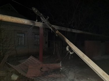 Фото 3 — Оккупанты снова обстреляли Часов Яр: горят школа и дома (ФОТО)