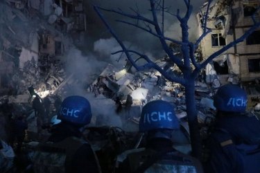 Фото 13 — В Днепре россияне ударили ракетой по многоэтажке - разрушили один подъезд, 12 человек погибли