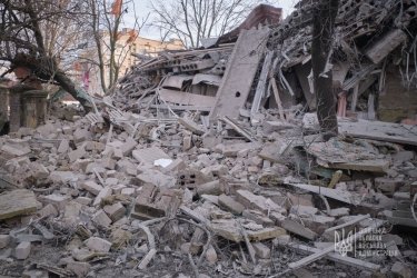 Фото 3 — Оккупанты обстреляли Часов Яр, Курахово и Краматорск: в последнем разрушена школа (ФОТО)