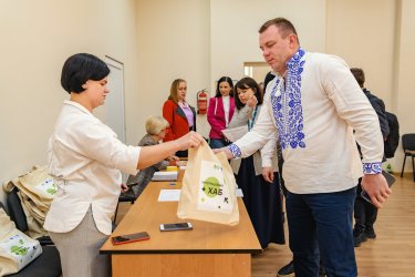 Фото 43 — В переполненном переселенцами Мукачево открыли хаб для их интеграции в общину (ФОТО)
