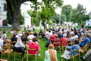 Фото 3 — Bouquet Kyiv Stage миксует жанры: открыли фестиваль Забужко, "Щедрик" и электронная музыка
