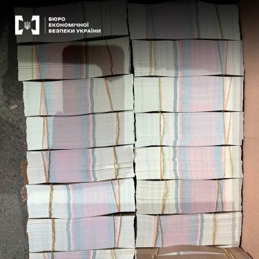Фото 9 — 110 млн грн неуплаченных налогов: БЭБ разоблачило канал поставки фейковых акцизных марок из Турции