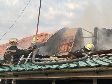 Фото 3 — В результате падения обломков ракет и БпЛА в Киевской области повреждены жилые дома и авто: есть раненые (ФОТО)