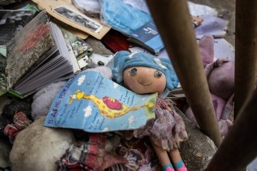 Фото 3 — В Днепре продолжаются поиски еще 25 жителей разрушенного российской ракетой дома (ФОТО)