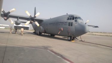 Фото 2 — Украинские военные эвакуировали людей из Кабула (ФОТО)