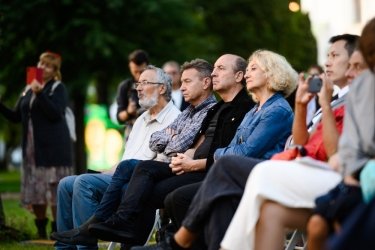 Фото 11 — Bouquet Kyiv Stage миксует жанры: открыли фестиваль Забужко, "Щедрик" и электронная музыка