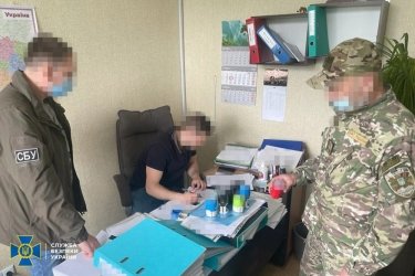 Фото 12 — Обыски в доме Кличко: СБУ раскрыла схему контрабанды нефтепродуктов на 100 млн грн (ФОТО)
