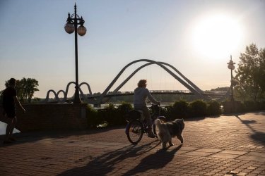Фото 2 — У Києві відкрили пішохідний міст-хвилю між парком "Наталка" та Оболонським островом (ФОТО, ВІДЕО)