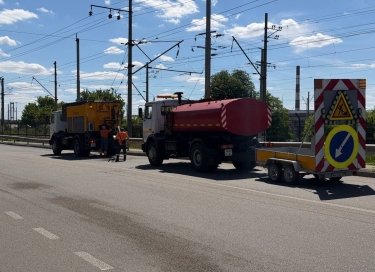 Фото 3 — Дорожники залили понад 124 км тріщин на вулицях Києва
