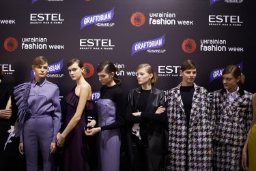 Фото 30 — Ukrainian Fashion Week в разгаре: закулисье, шоу-румы, Андре Тан и Подолян (фото)
