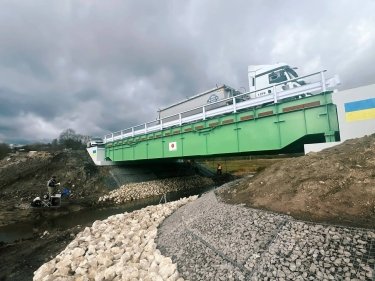 Фото 3 — На Тернопільщині відкрито для проїзду новий міст: споруда витримує навантаження до 100 тонн (ФОТО)