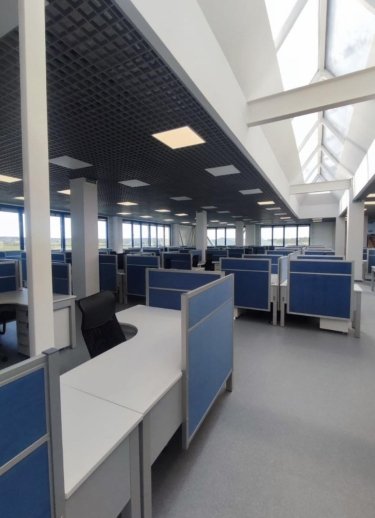 Фото 20 — РФ атаковала американский завод по производству электроники в Мукачево, 15 раненых