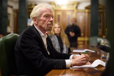 Фото 3 — Зеленский встретился с основателем Virgin Group Брэнсоном: что обсуждали (ФОТО, ВИДЕО)