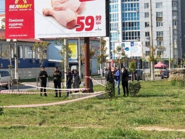 Фото 3 — В Чернигове убили полицейского, а еще одного тяжело ранили (ФОТО, ВИДЕО)