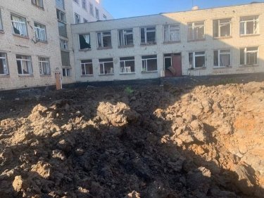Фото 4 — Харьковская область под обстрелами: россияне каждый день наносят удары по домам и школам