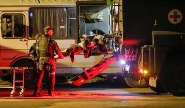 Фото 3 — С территории "Азовстали" выехали автобусы с украинскими военными