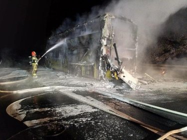 Фото 2 — В Польше дотла сгорел автобус, ехавший из Киева в Прагу (ФОТО)