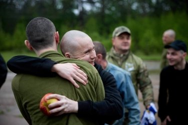 Фото 5 — Україна та Росія почали обмін полоненими "1000 на 1000": додому повернулися 205 військових